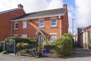 Glebe Place, Highowrth